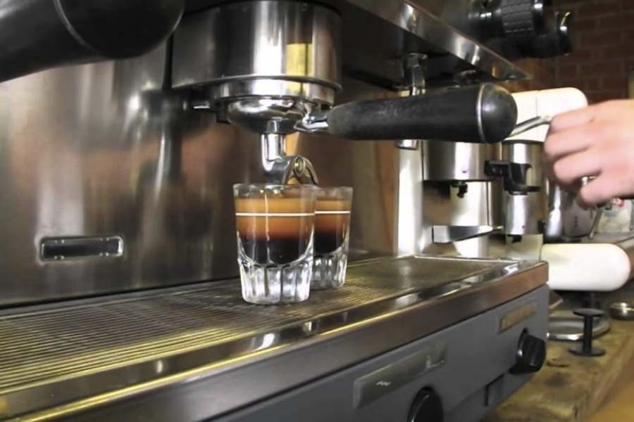 Giá máy pha cà phê hạt espresso hiện nay