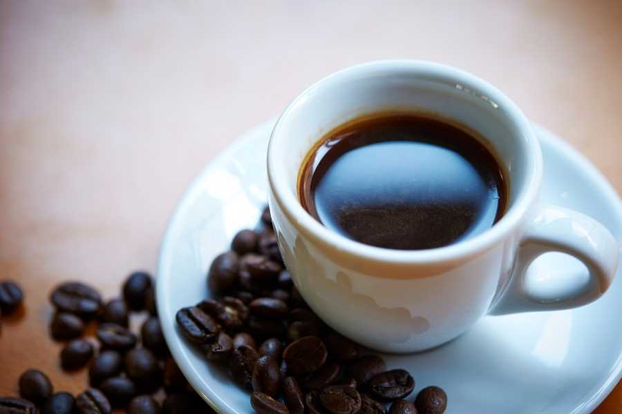 Nên tợp cafe đen sạm hoặc cafe sữa nhằm đảm bảo chất lượng mang lại mức độ khỏe