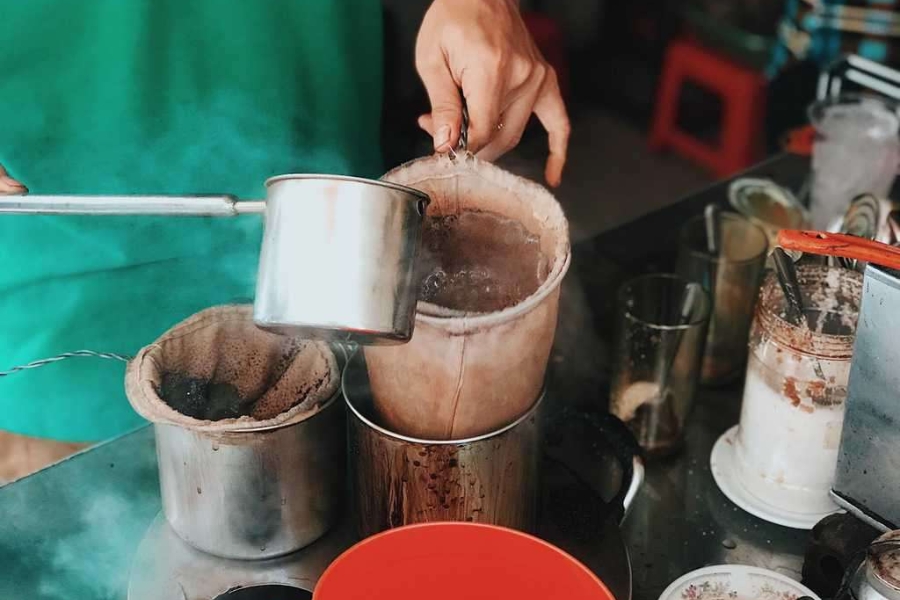 Cà phê vợt - Nét văn hóa độc đáo của Sài Gòn xưa